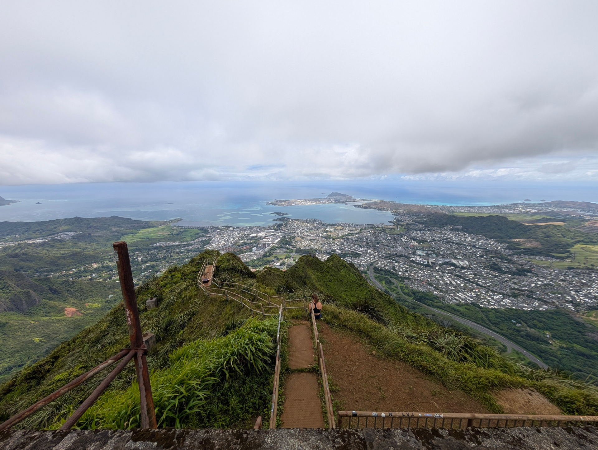 Haiku Stairs with other groups resting