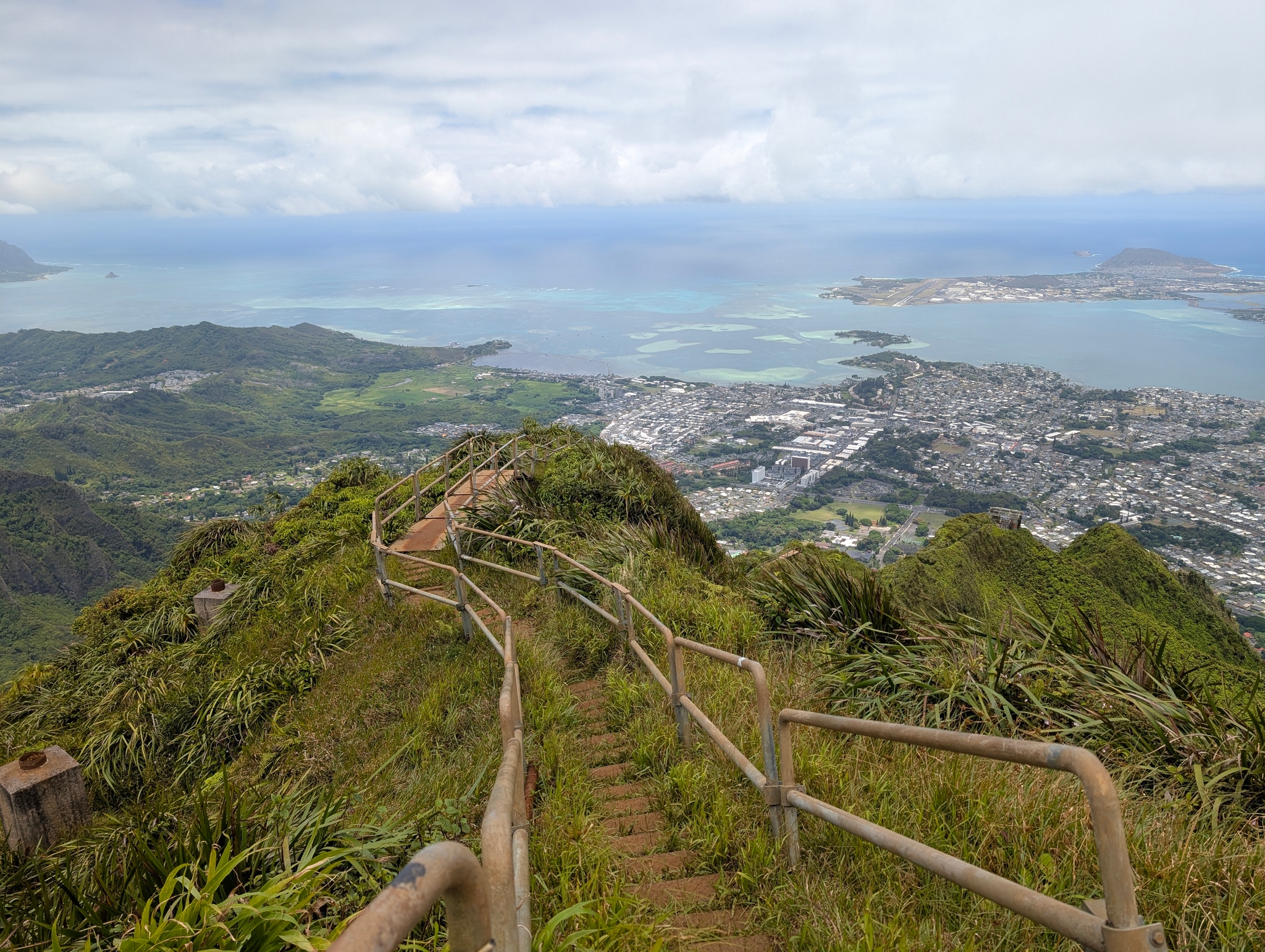 Moanalua Middle Ridge Trail to the Haiku Stairs